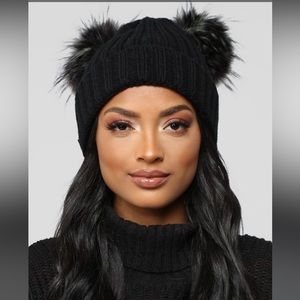 Fashion Nova Beanie black, double ball, Never worn, NWT! Super cute for Winter!